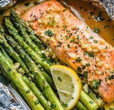 Baked Salmon and Asparagus Foil Packet